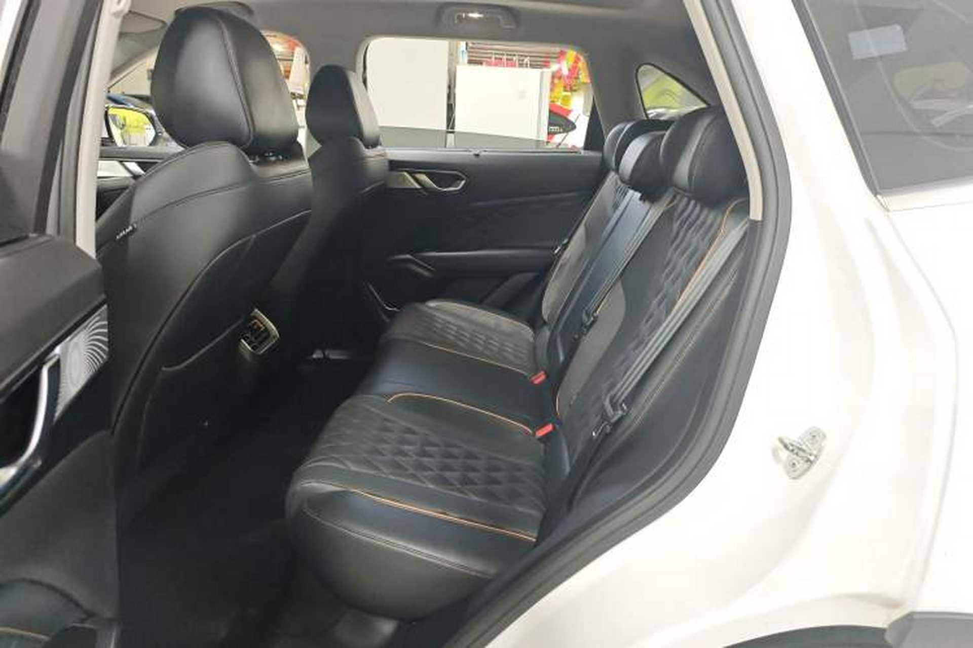 Used Wey Latte DHT 2022 1.5T DHT Extra-Large Cup Interior 4