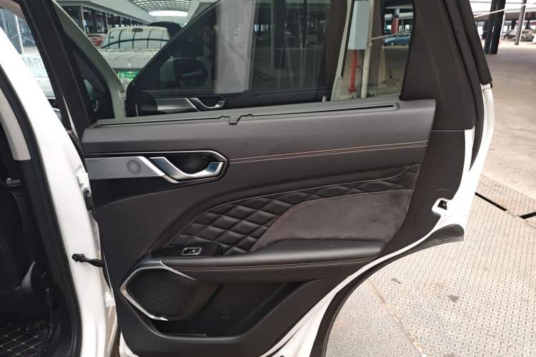 Used Wey Latte DHT 2022 1.5T DHT Extra-Large Cup Interior 6