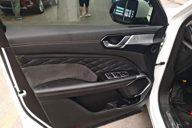 Used Wey Latte DHT 2022 1.5T DHT Extra-Large Cup Interior 7