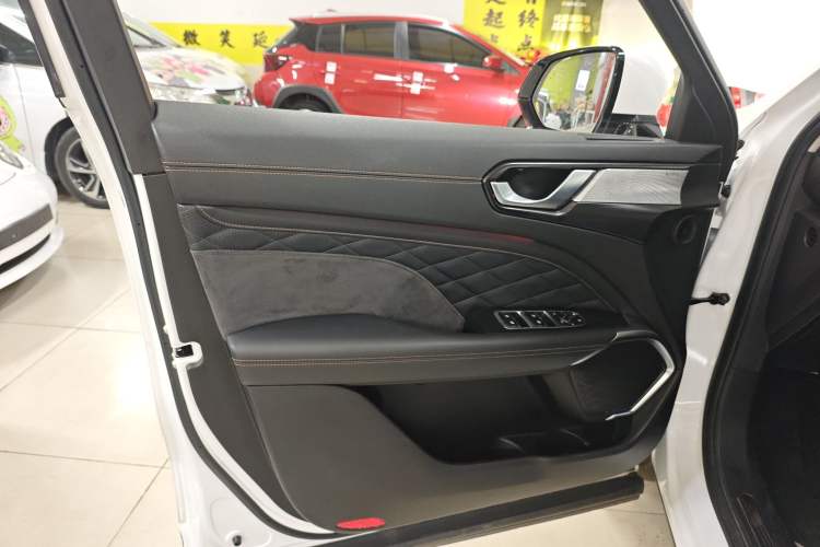 Used Wey Latte DHT 2022 1.5T DHT Extra-Large Cup Interior 7
