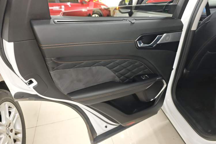 Used Wey Latte DHT 2022 1.5T DHT Extra-Large Cup Interior 8