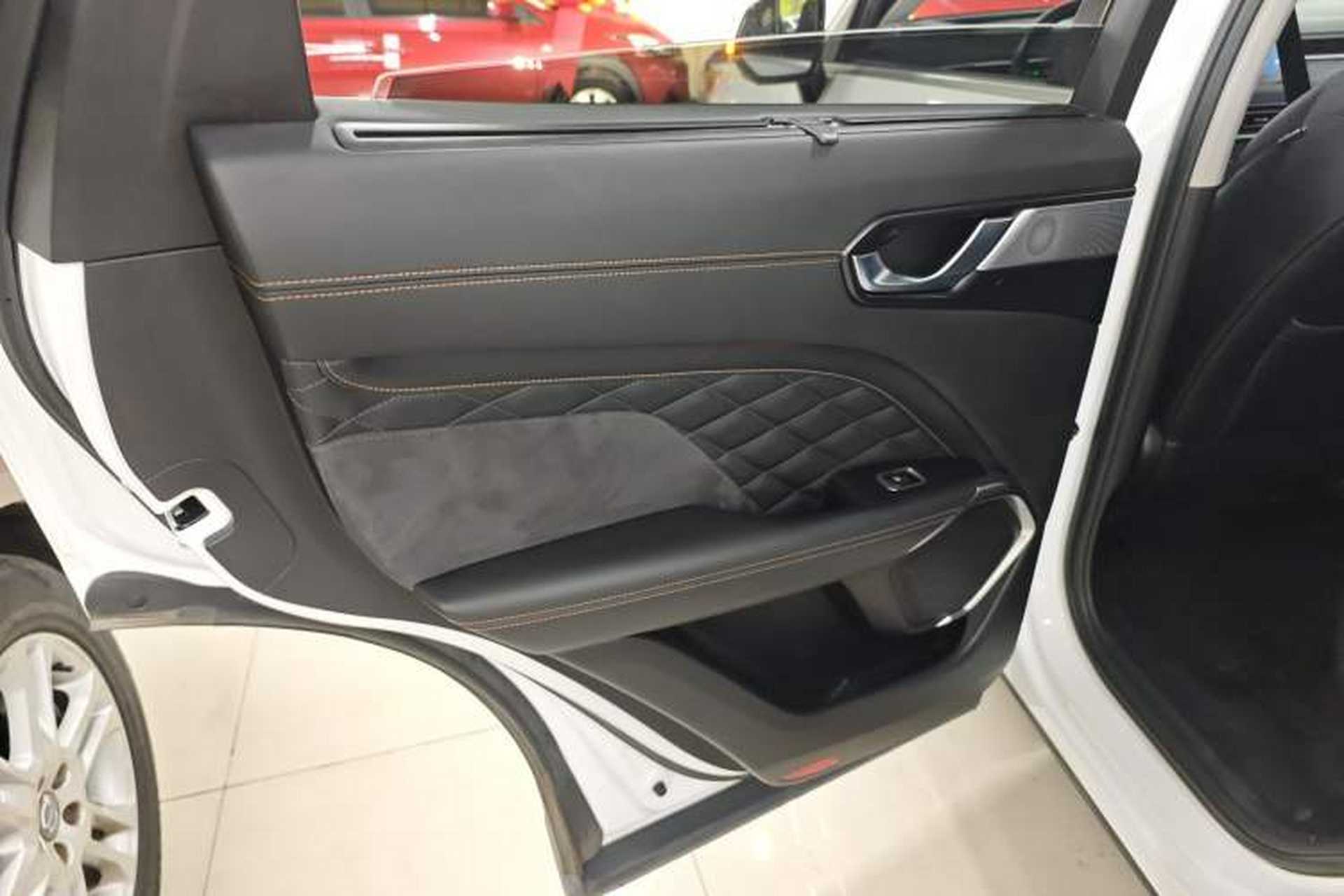 Used Wey Latte DHT 2022 1.5T DHT Extra-Large Cup Interior 8