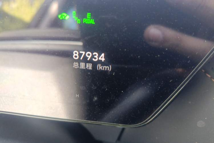 Used Wey Latte DHT 2022 1.5T DHT Extra-Large Cup Odometer Close Up
