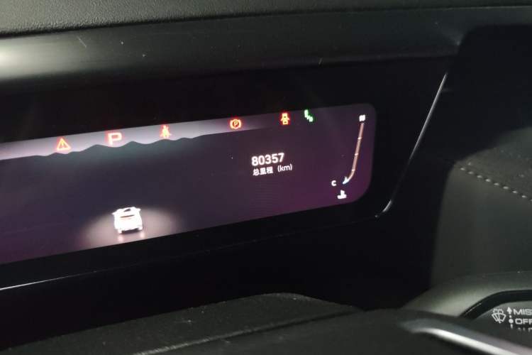 Used Wey Latte DHT 2022 1.5T DHT Extra-Large Cup Odometer Close Up
