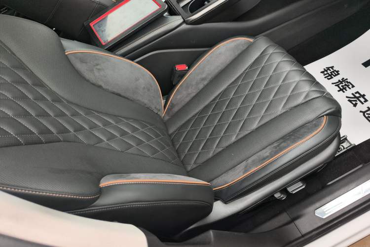 Used Wey Latte DHT 2022 1.5T DHT Extra-Large Cup Right Front Seat