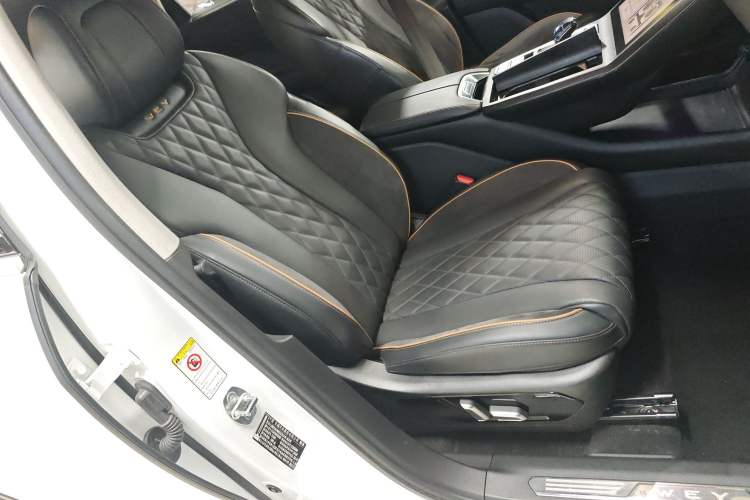 Used Wey Latte DHT 2022 1.5T DHT Extra-Large Cup Right Front Seat