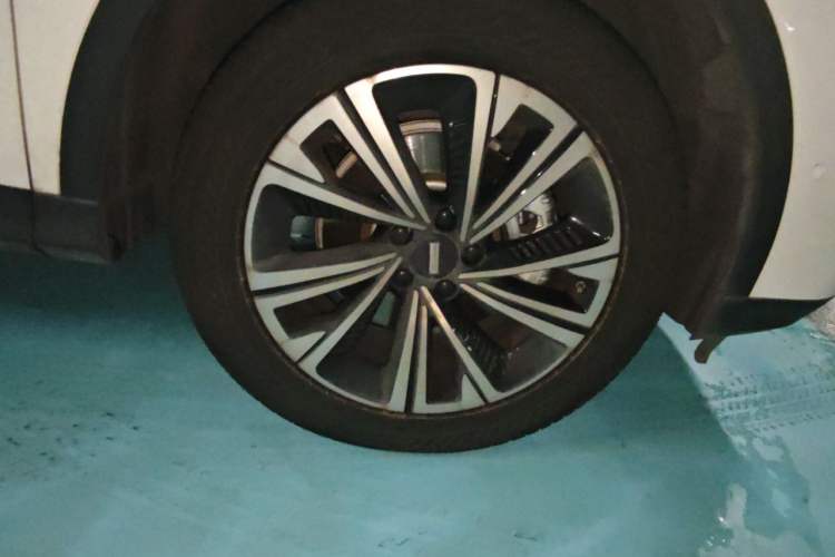 Used Wey Latte DHT 2022 1.5T DHT Extra-Large Cup Right Front Wheel Hub