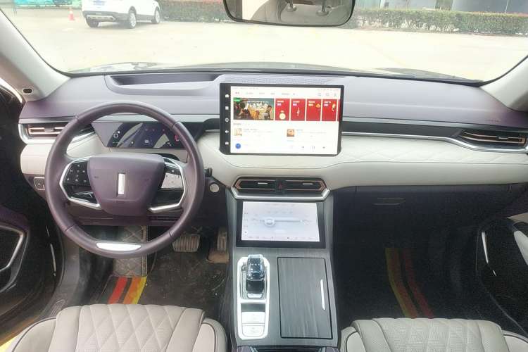 Used Wey Latte DHT-PHEV 2022 1.5T Two-Wheel-Drive Extra-Large Version Center Console