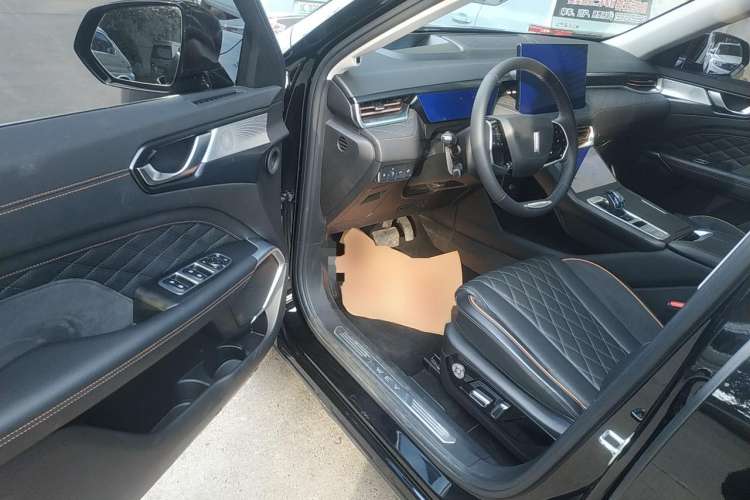 Used Wey Latte DHT-PHEV 2022 1.5T Two-Wheel-Drive Extra-Large Version Driver Seat