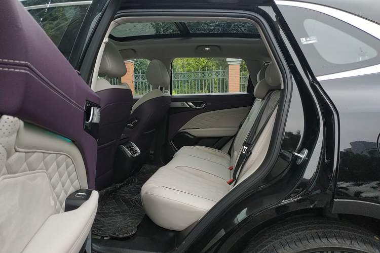Used Wey Latte DHT-PHEV 2022 1.5T Two-Wheel-Drive Extra-Large Version Interior 1
