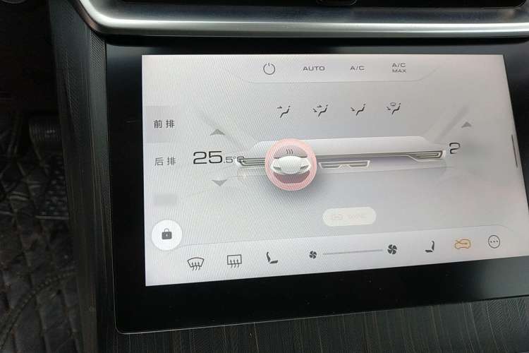 Used Wey Latte DHT-PHEV 2022 1.5T Two-Wheel-Drive Extra-Large Version Interior 14