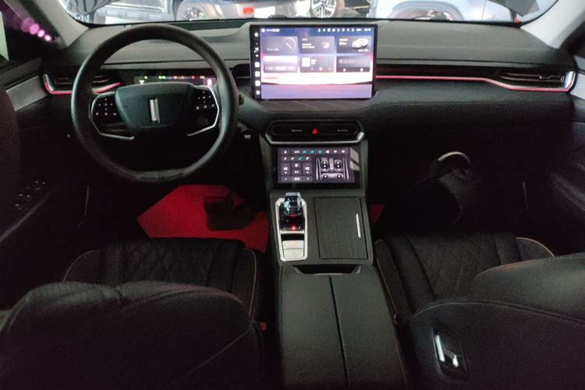 Used Wey Latte DHT-PHEV 2022 1.5T Two-Wheel-Drive Extra-Large Version Interior 2
