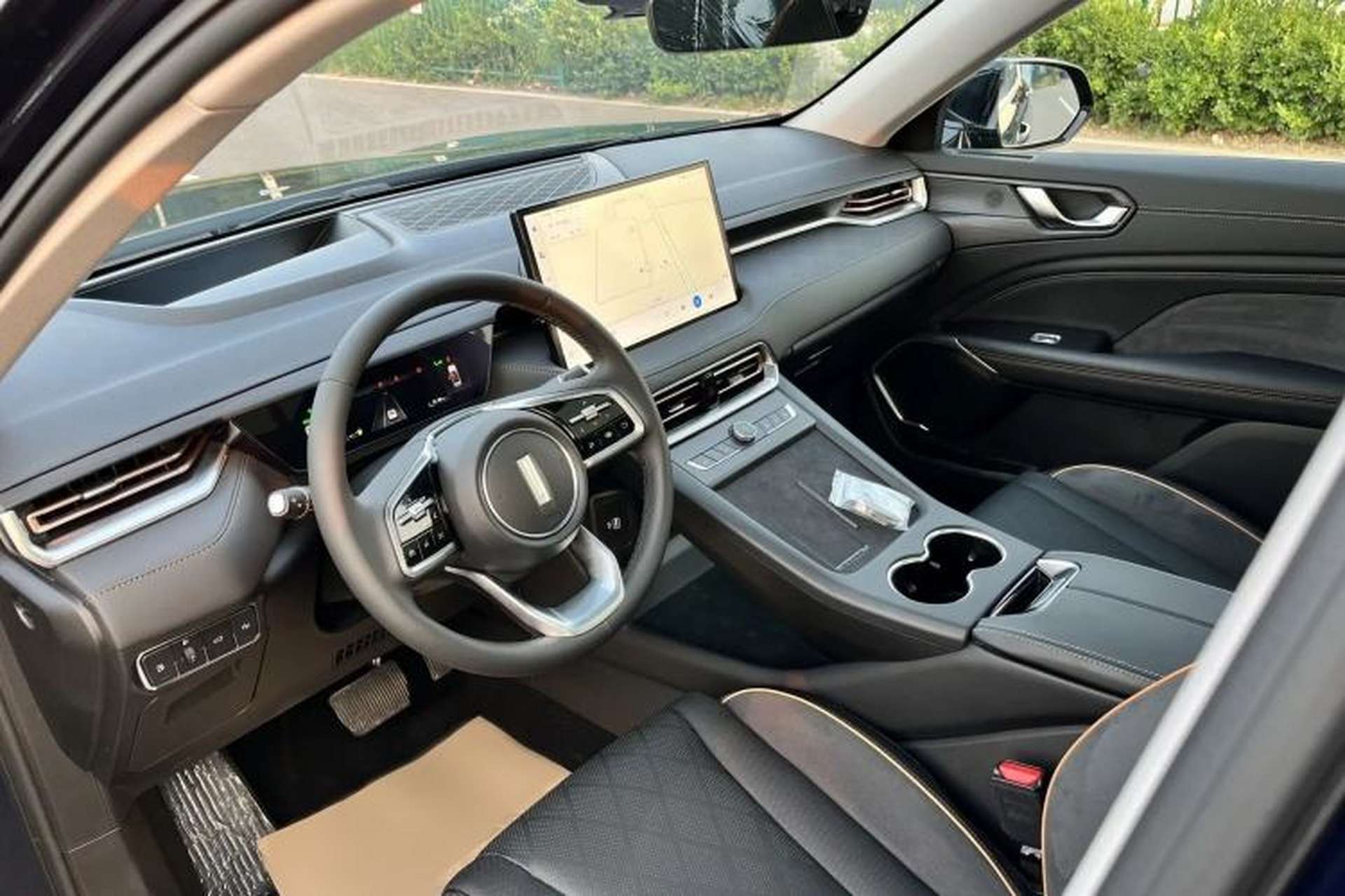 Used Wey Latte DHT-PHEV 2022 1.5T Four-Wheel Drive Extra-Large Version Interior 3