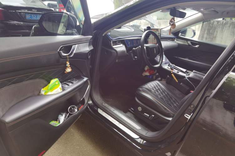 Used Wey Latte DHT-PHEV 2022 1.5T Two-Wheel-Drive Extra-Large Version Interior 3