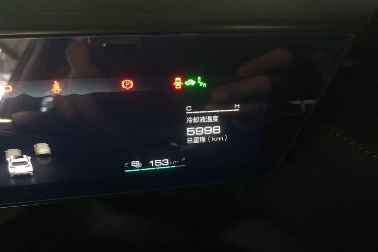 Used Wey Latte DHT-PHEV 2022 1.5T Two-Wheel-Drive Extra-Large Version Odometer Close Up