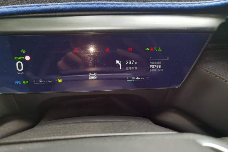 Used Wey Latte DHT-PHEV 2022 1.5T Two-Wheel-Drive Extra-Large Version Odometer Close Up