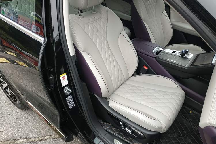 Used Wey Latte DHT-PHEV 2022 1.5T Two-Wheel-Drive Extra-Large Version Right Front Seat