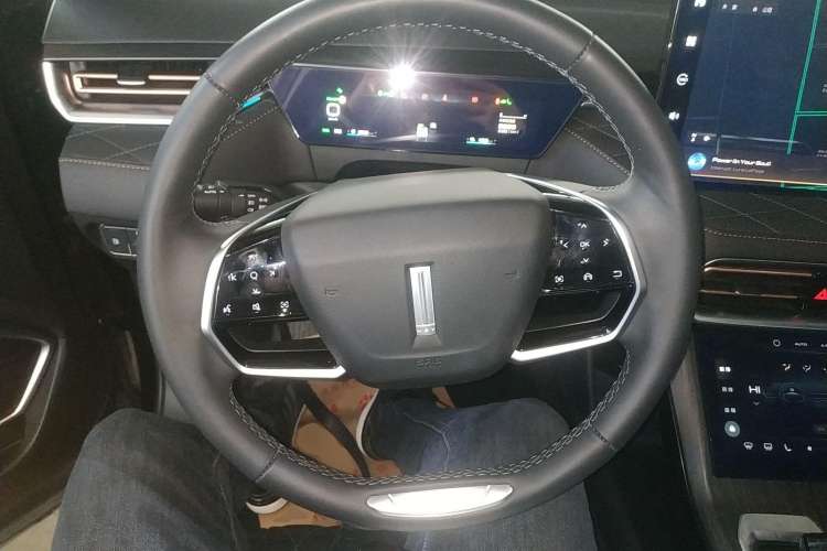 Used Wey Latte DHT-PHEV 2022 1.5T Two-Wheel-Drive Extra-Large Version Steering Wheel