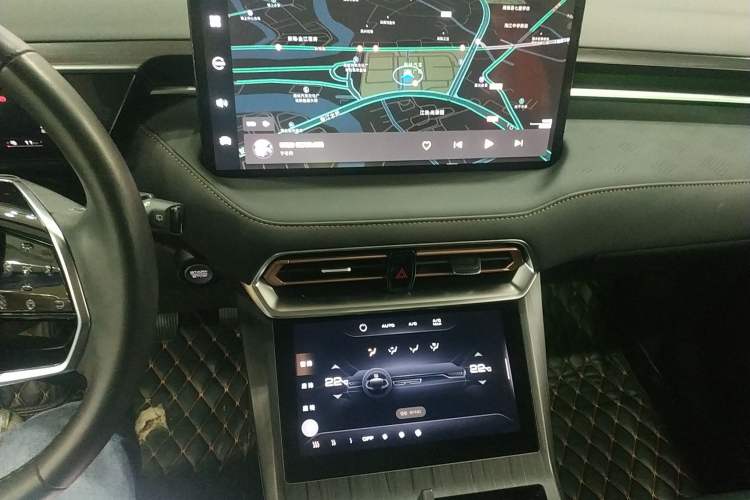 Used Wey Latte DHT-PHEV 2022 1.5T Two-Wheel-Drive Extra-Large Version Audio And AC Panel
