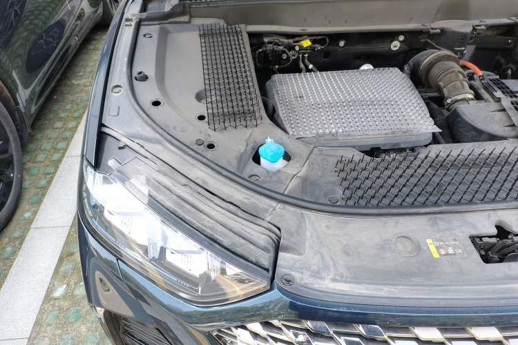 Used Wey Latte DHT-PHEV 2022 1.5T Four-Wheel Drive Extra-Large Version Engine Bay Right