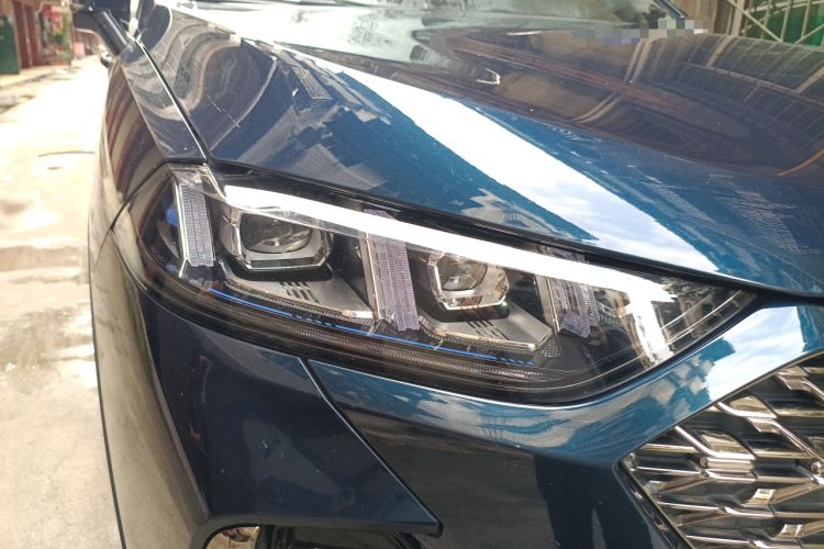 Used Wey Latte DHT-PHEV 2022 1.5T Two-Wheel-Drive Extra-Large Version Exterior 6