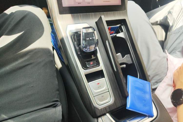 Used Wey Latte DHT-PHEV 2022 1.5T Four-Wheel Drive Extra-Large Version Gear Lever