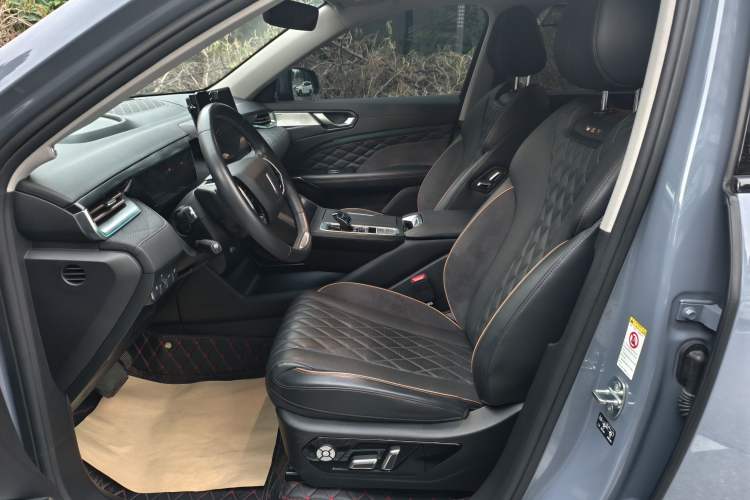 Used Wey Latte DHT-PHEV 2022 1.5T Two-Wheel-Drive Extra-Large Version Interior 3