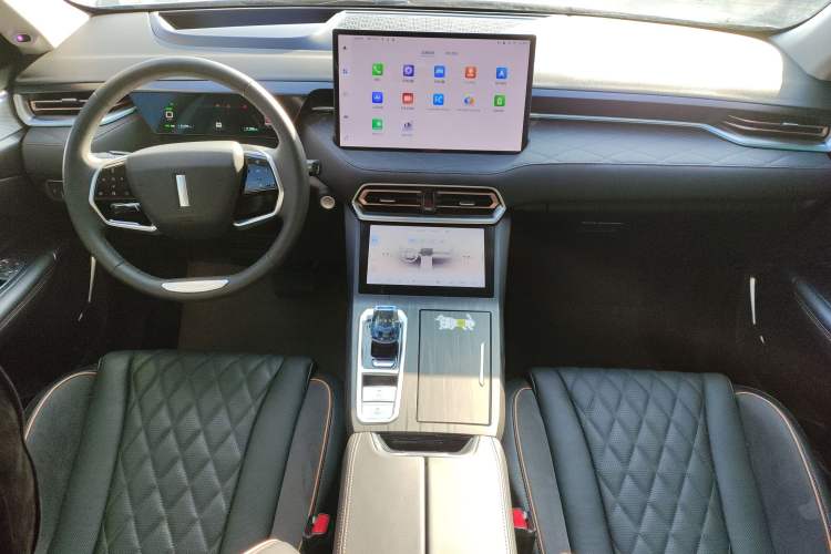 Used Wey Latte DHT-PHEV 2022 1.5T Two-Wheel-Drive Extra-Large Version Interior 3