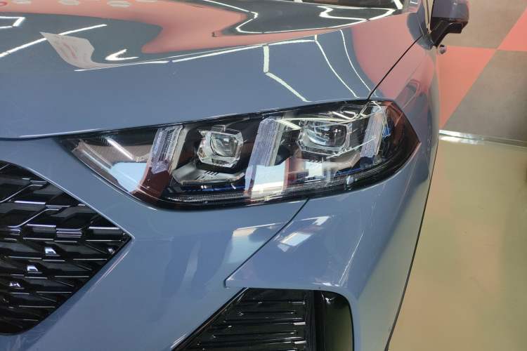 Used Wey Latte DHT-PHEV 2022 1.5T Two-Wheel-Drive Extra-Large Version Left Front Headlight