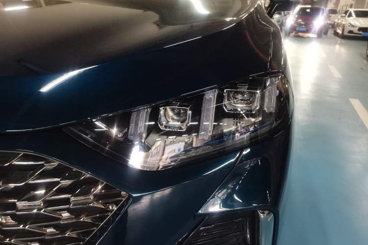 Used Wey Latte DHT-PHEV 2022 1.5T Two-Wheel-Drive Extra-Large Version Left Front Headlight