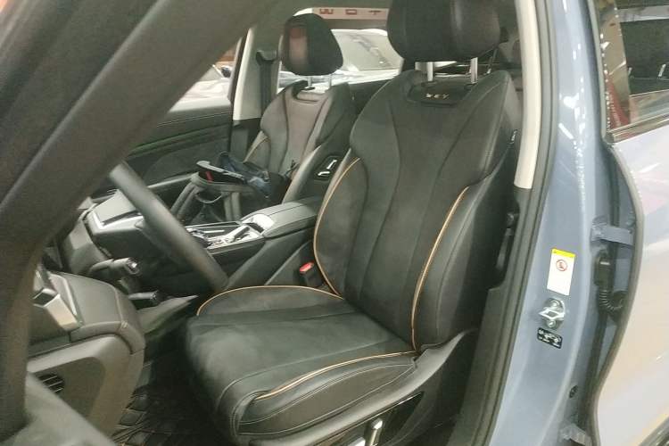 Used Wey Latte DHT-PHEV 2022 1.5T Two-Wheel-Drive Extra-Large Version Left Front Seat