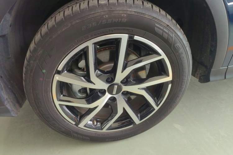 Used Wey Latte DHT-PHEV 2022 1.5T Four-Wheel Drive Extra-Large Version Left Front Wheel Hub