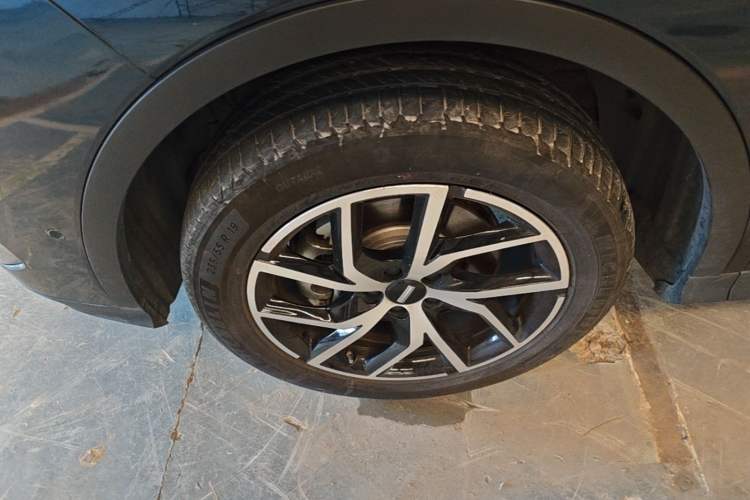 Used Wey Latte DHT-PHEV 2022 1.5T Two-Wheel-Drive Extra-Large Version Left Front Wheel Hub