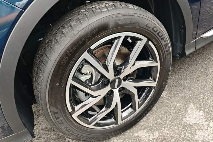 Used Wey Latte DHT-PHEV 2022 1.5T Four-Wheel Drive Extra-Large Version Left Front Wheel Hub