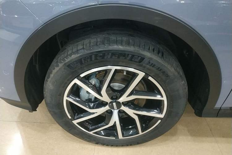 Used Wey Latte DHT-PHEV 2022 1.5T Two-Wheel-Drive Extra-Large Version Left Front Wheel Hub