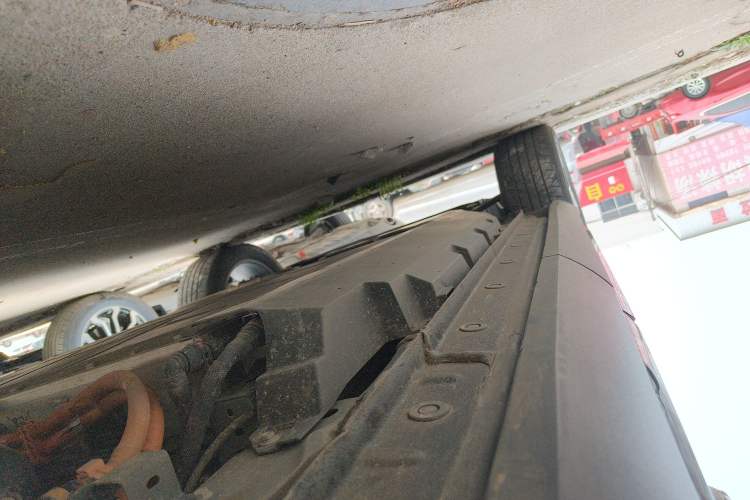 Used Wey Latte DHT-PHEV 2022 1.5T Four-Wheel Drive Extra-Large Version Left Side Sill