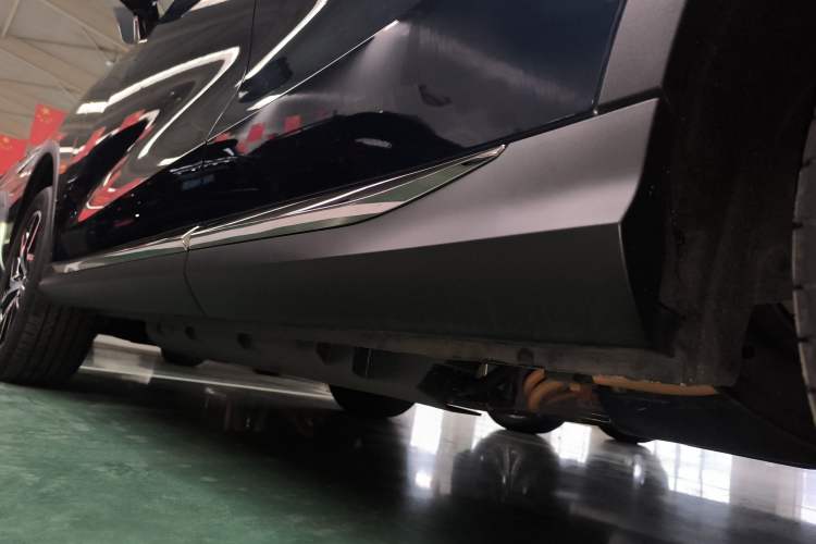 Used Wey Latte DHT-PHEV 2022 1.5T Four-Wheel Drive Extra-Large Version Left Side Sill