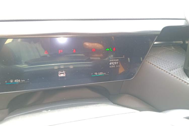 Used Wey Latte DHT-PHEV 2022 1.5T Two-Wheel-Drive Extra-Large Version Odometer Close Up
