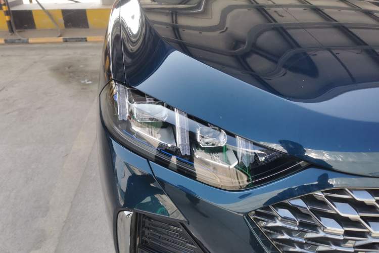 Used Wey Latte DHT-PHEV 2022 1.5T Four-Wheel Drive Extra-Large Version Right Front Headlight