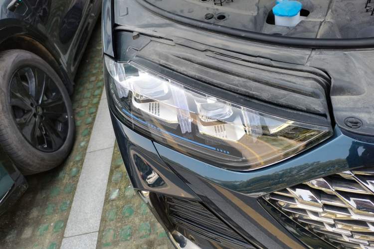 Used Wey Latte DHT-PHEV 2022 1.5T Four-Wheel Drive Extra-Large Version Right Front Headlight