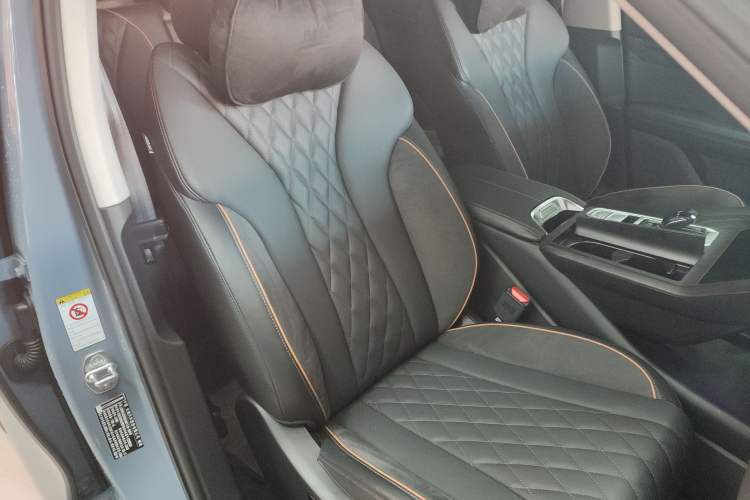 Used Wey Latte DHT-PHEV 2022 1.5T Two-Wheel-Drive Extra-Large Version Right Front Seat