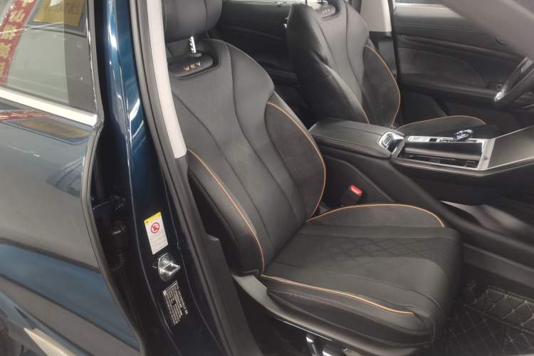 Used Wey Latte DHT-PHEV 2022 1.5T Two-Wheel-Drive Extra-Large Version Right Front Seat