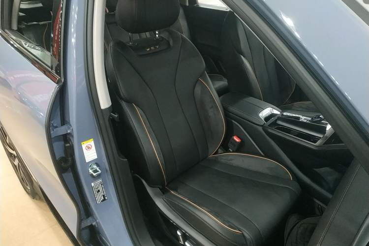 Used Wey Latte DHT-PHEV 2022 1.5T Two-Wheel-Drive Extra-Large Version Right Front Seat