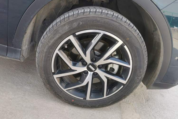 Used Wey Latte DHT-PHEV 2022 1.5T Four-Wheel Drive Extra-Large Version Right Front Wheel Hub