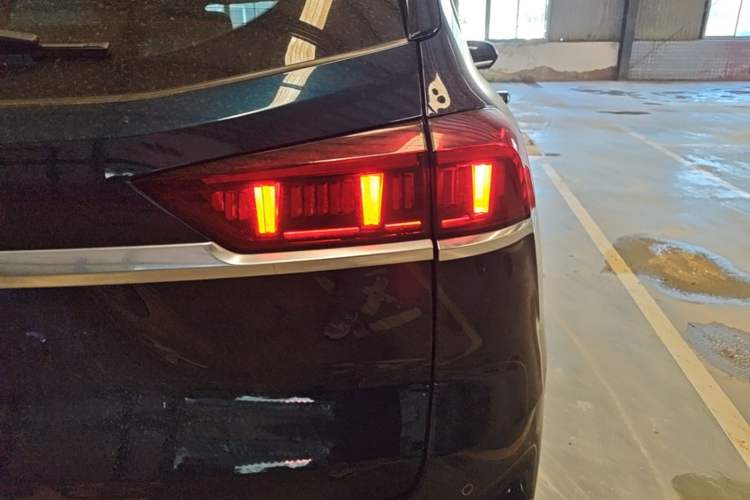 Used Wey Latte DHT-PHEV 2022 1.5T Two-Wheel-Drive Extra-Large Version Right Rear Taillight