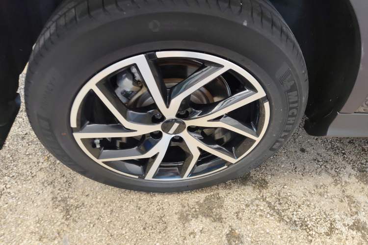 Used Wey Latte DHT-PHEV 2022 1.5T Four-Wheel Drive Extra-Large Version Right Rear Wheel Hub