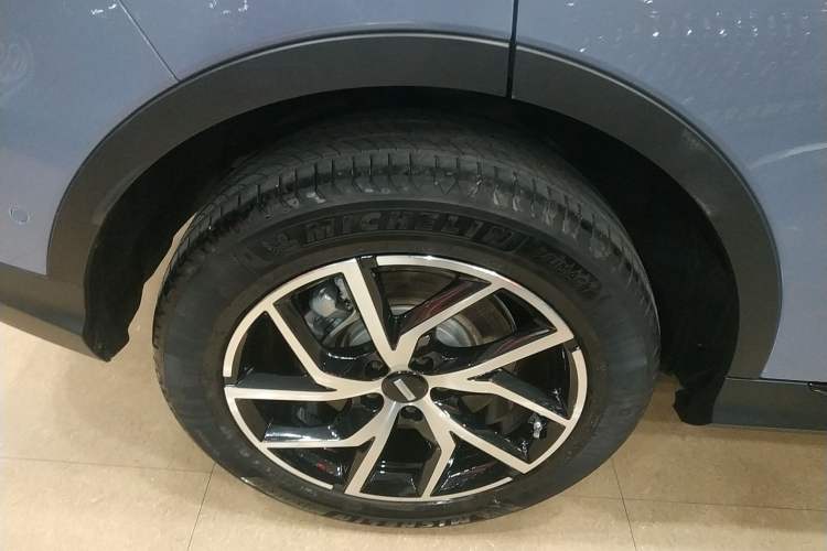 Used Wey Latte DHT-PHEV 2022 1.5T Two-Wheel-Drive Extra-Large Version Right Rear Wheel Hub