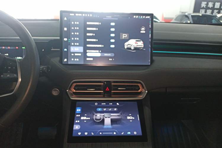 Used Wey Latte DHT-PHEV 2022 1.5T Two-Wheel-Drive Extra-Large Version Audio And AC Panel