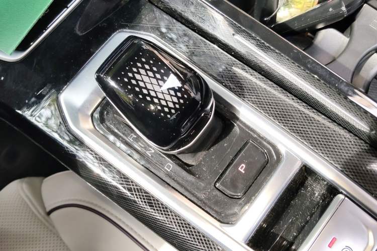 Used Wey Latte DHT-PHEV 2022 1.5T Two-Wheel Drive Big Cup Gear Lever
