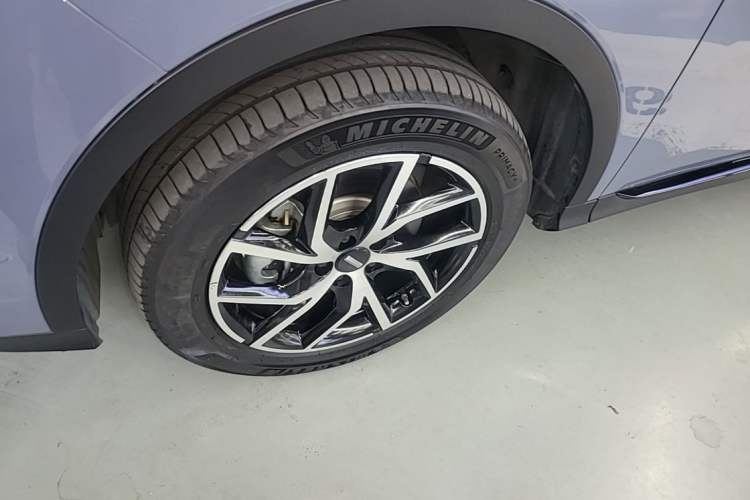 Used Wey Latte DHT-PHEV 2022 1.5T Two-Wheel-Drive Extra-Large Version Left Front Wheel Hub